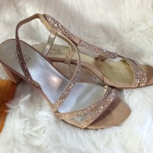 Naturalizer 10W strappy golden heeled sandal